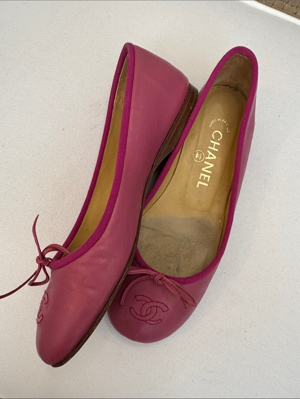 CHANEL Pink Lambskin Leather CC Logo Bow Ballet Flats